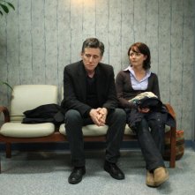 Gabriel Byrne e Lauren Hodges in una scena della serie TV In Treatment