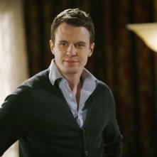 Luke Mably nell'episodio What Lies Beneath di The Gates