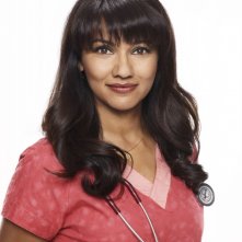 Suleka Mathew in una immagine promozionale della stagione 2 di Hawthorne