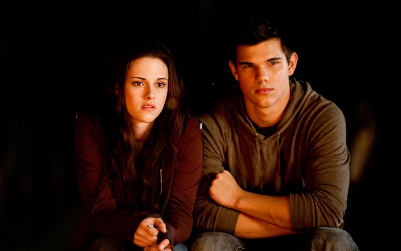 Bella Kristen Stewart Accanto A Jacob Taylor Lautner Nel Film The Twilight Saga Eclipse 166639