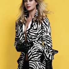 Sarah Lancaster in versione sexy zebrata