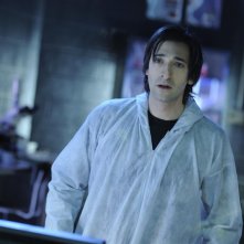 Adrien Brody in una sequenza dello sci-fi Splice