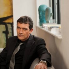Antonio Banderas in un'immagine di You Will Meet a Tall Dark Stranger