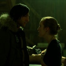 Clive (Adrien Brody) ed Elsa (Sarah Polley) in una scena del film Splice
