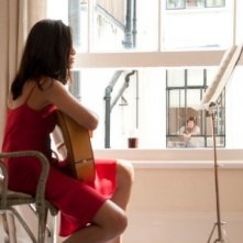 Freida Pinto in una scena del film You Will Meet a Tall Dark Stranger