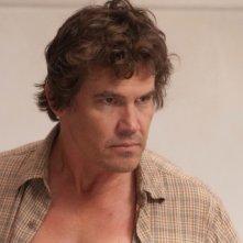Josh Brolin nel film You Will Meet a Tall Dark Stranger