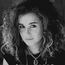 Un primo piano di Nina Torresi