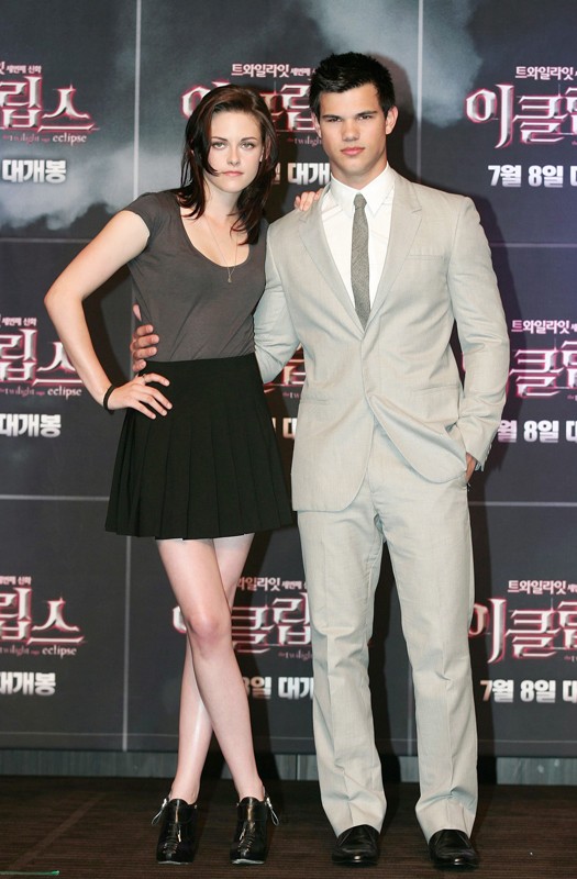 Kristen Stewart E Taylor Lautner Posano Alla Press Conference In Seoul Per Il Film The Twilight Saga Eclipse 166979