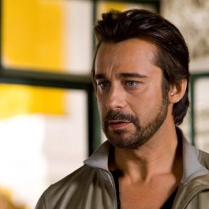 L'affascinante Jordi Mollà nel film Innocenti bugie