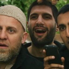 Riz Ahmed e Kayvan Novak in una scena del film Four lions