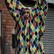 Riz Ahmed in una scena del film Four lions