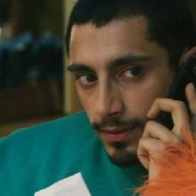 Riz Ahmed interpreta Omar nel film Four lions
