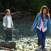 Zac Efron e Amanda Crew in un'immagine del film Charlie St. Cloud