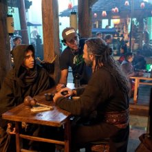Il regista M. Night Shyamalan e Dev Patel durante le riprese del film The Last Airbender