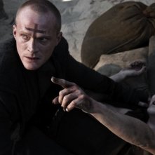 Paul Bettany in una scena di Priest