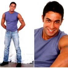 Pietro Taricone in due scatti promozionali per il Grande Fratello