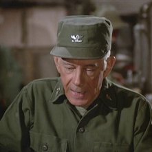 Harry Morgan in una scena di M.A.S.H.