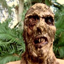 Una inquietante scena del film Zombi 2 di Lucio Fulci