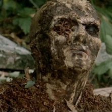 Una scena horror del film Zombi 2 di Lucio Fulci