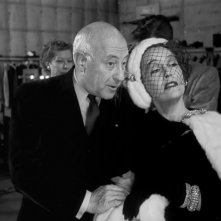 Cecil B. DeMille e Gloria Swanson in una scena del film Viale del tramonto