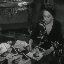 Gloria Swanson in una scena del film Viale del tramonto