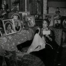 Gloria Swanson in una sequenza del film Viale del tramonto (1950)