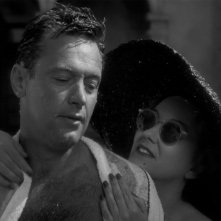 William Holden e Gloria Swanson in una scena del film Viale del tramonto del 1950