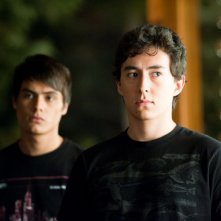 Quil (Tyson Houseman) con alle spalle Embry (Kiowa Gordon) in una scena del film The Twilight Saga: Eclipse