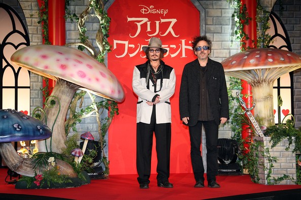 Johnny Depp Con Tim Burton Alla Premiere Nipponica Di Alice In Wonderland 167744