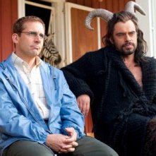 Steve Carell e Jemaine Clement in un'immagine de A cena con un cretino difficile da decifrare