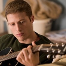 Zach Gilford in un'immagine del film Post Grad