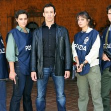 Una immagine pronozionale del cast de La narcotici