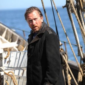 Tim Roth in una scena della miniserie TV Sea Wolf