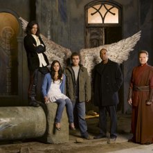 Parte del cast del film tv Angeli caduti in uno scatto promozionale