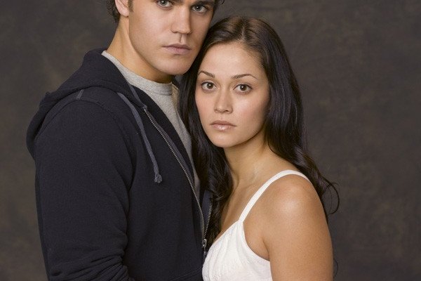 Paul Wesley e Fernanda Andrade in uno scatto promozionale per Fallen ...