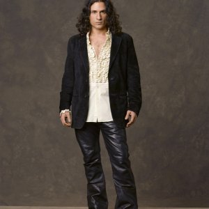 Un'immagine promo di Hal Ozsan per il film Angeli caduti