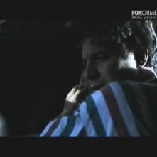 Giacomo Carolei in una scena del thriller televisivo Il mostro di Firenze