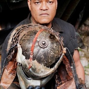 Laurence Fishburne in un'immagine chiave del film Predators