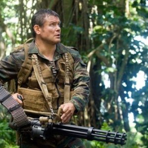 Oleg Taktarov  in una scena di Predators