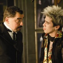 Alfred Molina con Toby Kebbell in una scena del film L'apprendista stregone