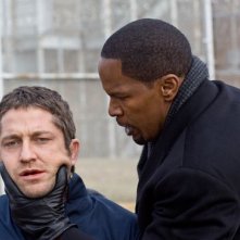 Gerard Butler e Jamie Foxx in una scena del film Giustizia privata
