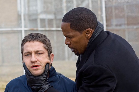 Gerard Butler e Jamie Foxx in una scena del film Giustizia privata