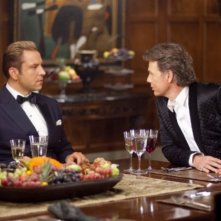 Bruce Greenwood e David Walliams in una scena di Dinner for Schmucks