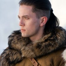 Jackson Rathbone di profilo in una scena del film The Last Airbender