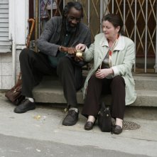Sotigui Kouyate e Brenda Blethyn in un'immagine del film London River