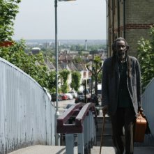 Sotigui Kouyate in una sequenza del film London River