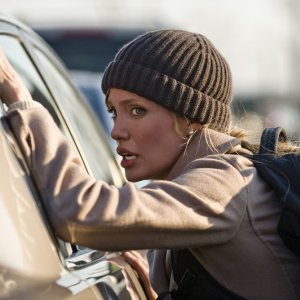 Angelina Jolie in fuga in una sequenza del film Salt