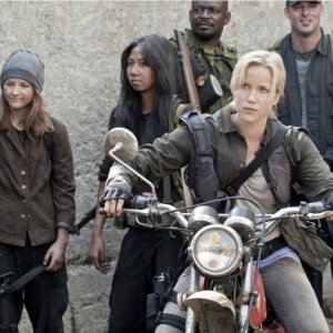 Jessy Schram nel pilot della serie Falling Skies