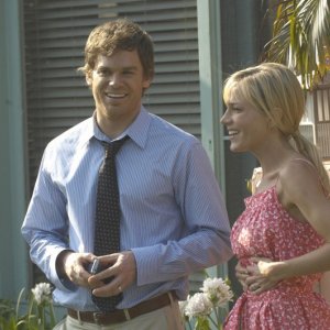 Michael C. Hall e Julie Benz in un momento dell'episodio Una Vita da Sogno di Dexter