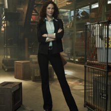 Joanne Kelly in una foto promo per la seconda stagione di Warehouse 13